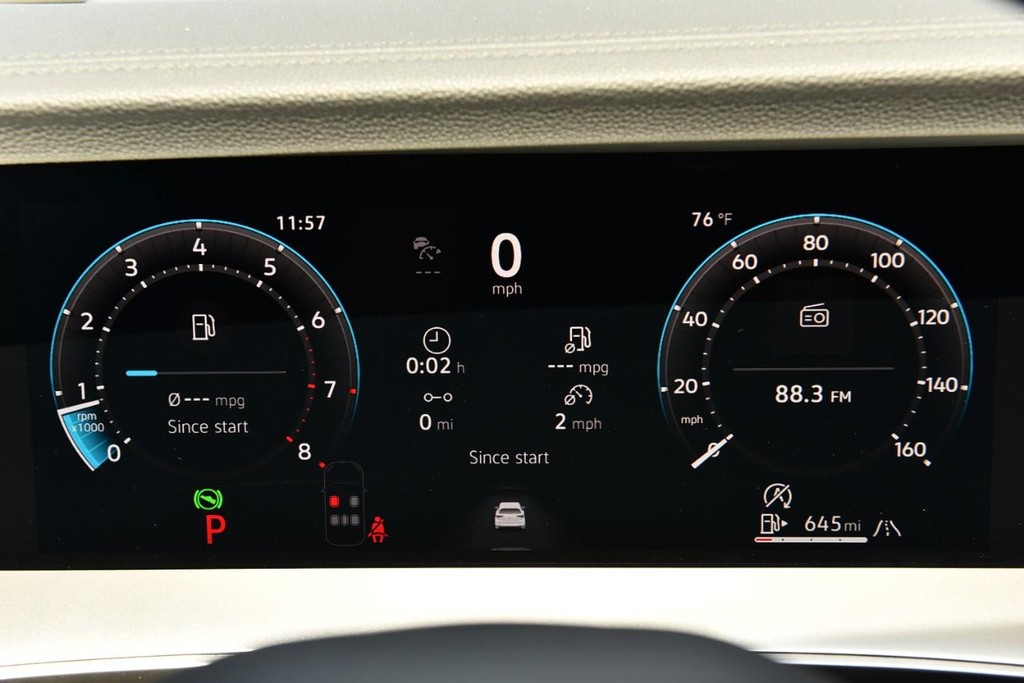 Volkswagen Tiguan Vehicle Full-screen Gallery Image 12