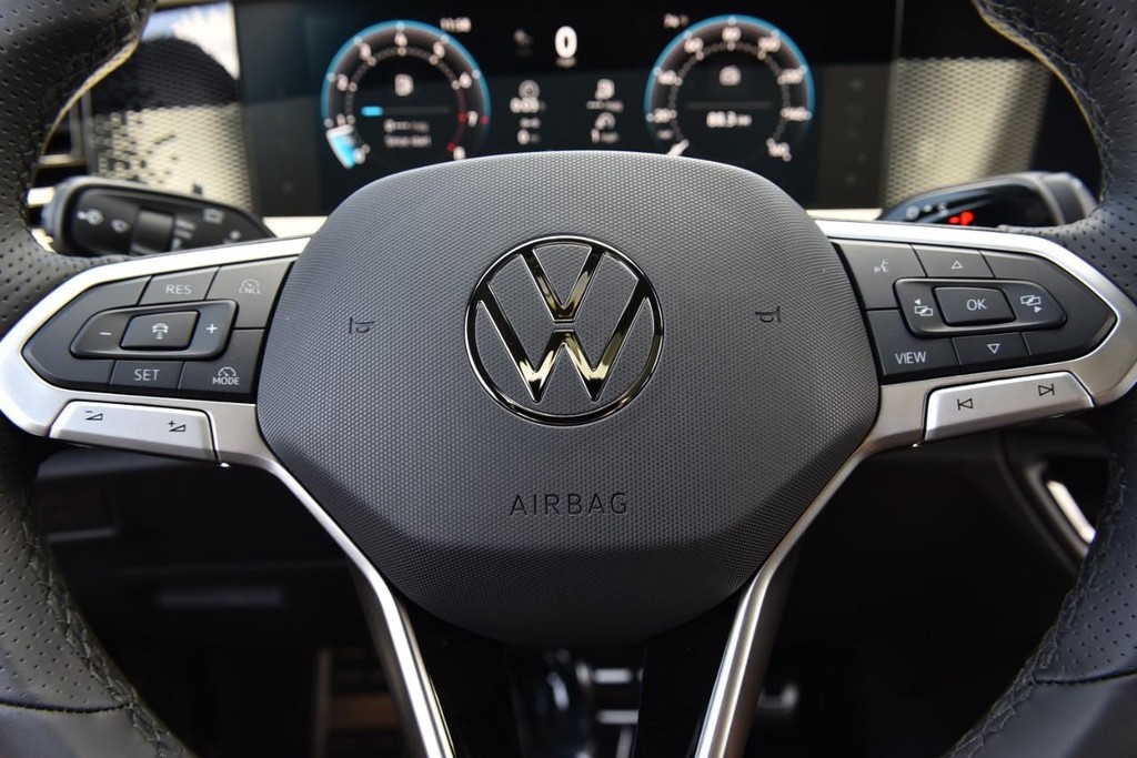 Volkswagen Tiguan Vehicle Full-screen Gallery Image 18