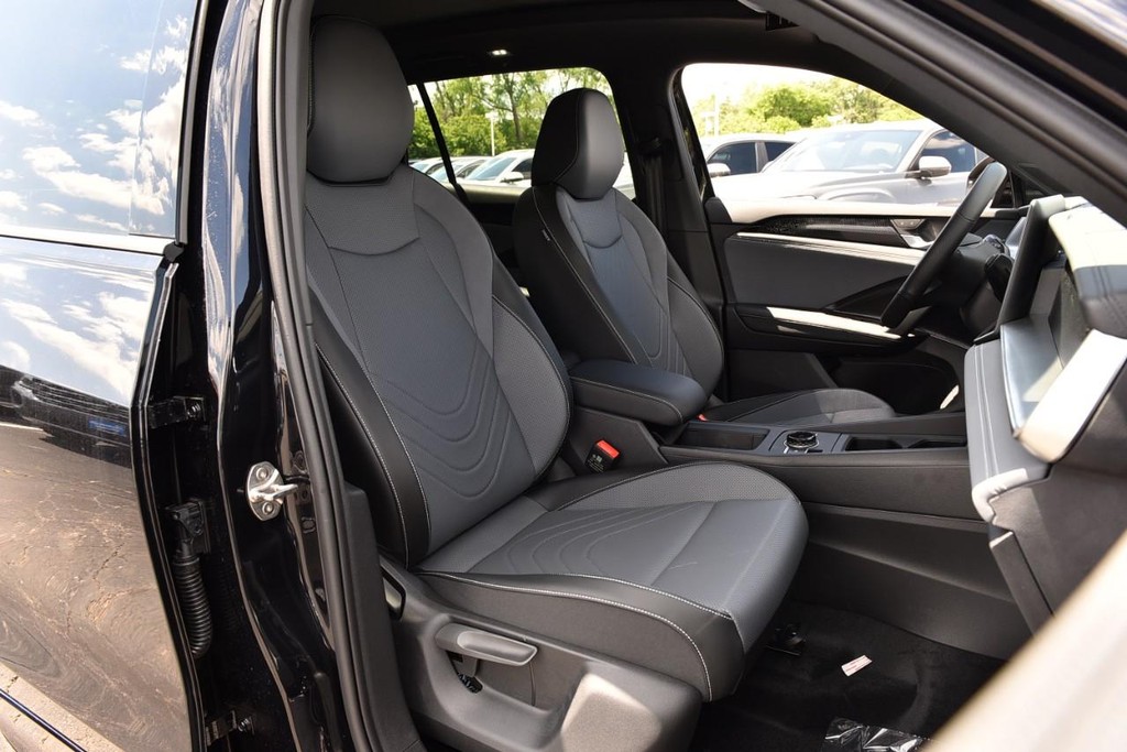 Volkswagen Tiguan Vehicle Full-screen Gallery Image 20