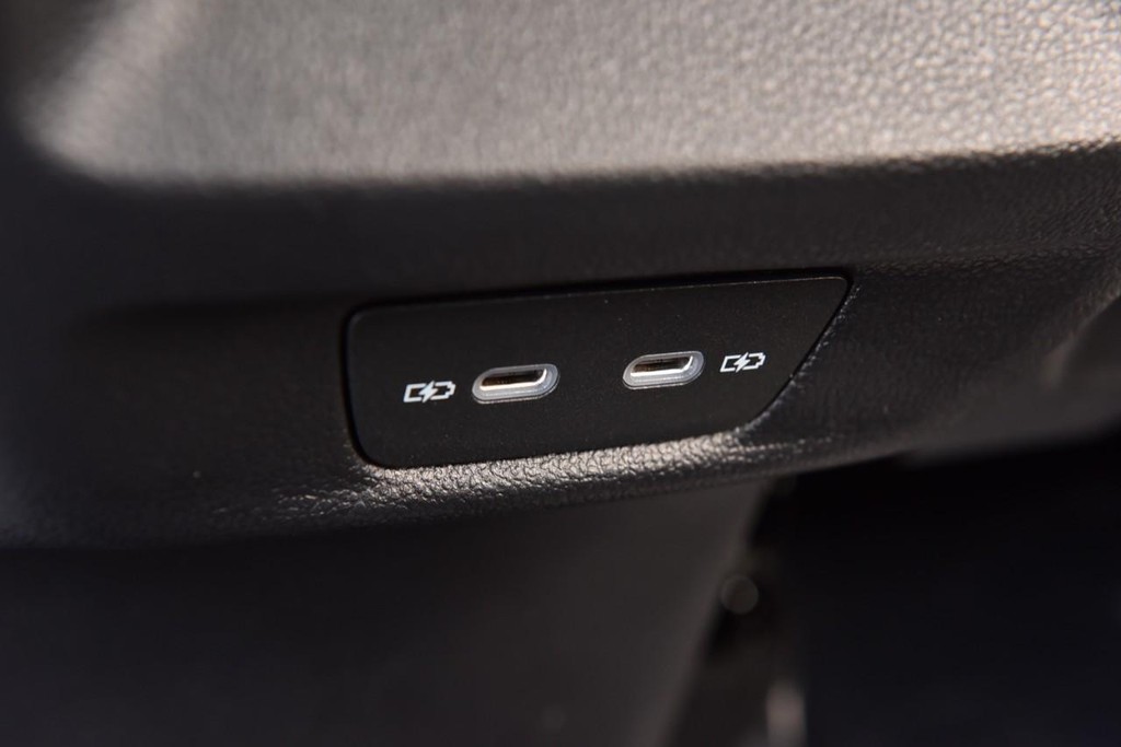 Volkswagen Tiguan Vehicle Full-screen Gallery Image 24