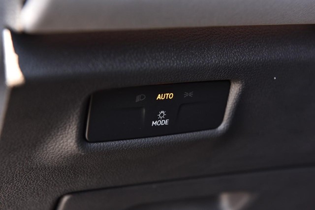 Volkswagen Tiguan Vehicle Image 11