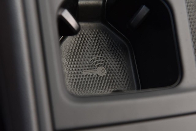 Volkswagen Tiguan Vehicle Image 16