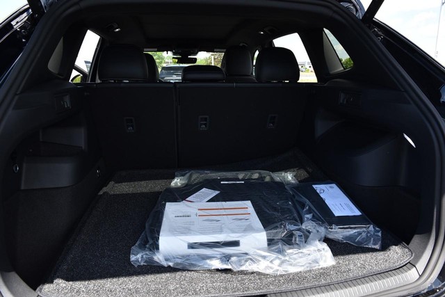 Volkswagen Tiguan Vehicle Image 25