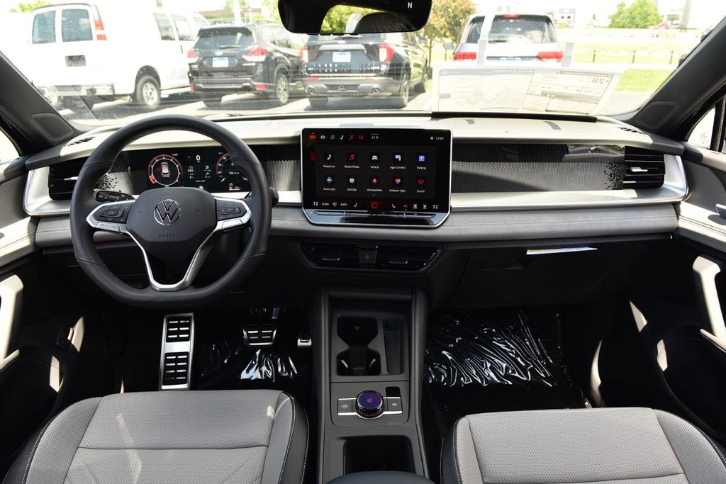 Volkswagen Tiguan Vehicle Full-screen Gallery Image 7