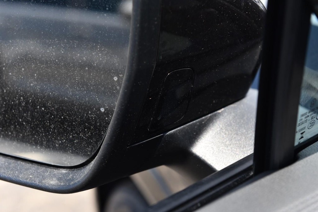 Volkswagen Tiguan Vehicle Full-screen Gallery Image 10