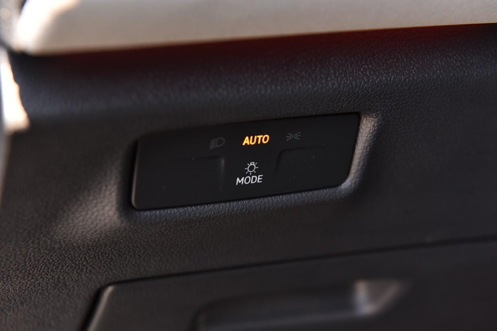 Volkswagen Tiguan Vehicle Full-screen Gallery Image 11