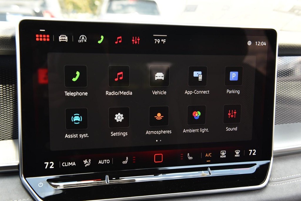 Volkswagen Tiguan Vehicle Full-screen Gallery Image 15