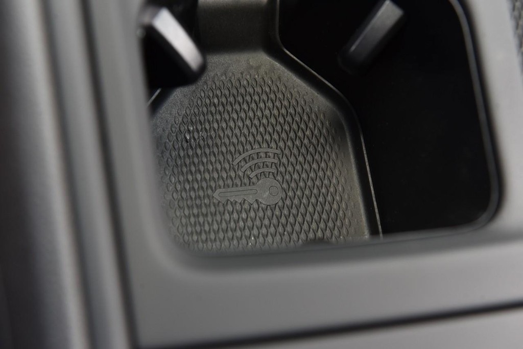 Volkswagen Tiguan Vehicle Full-screen Gallery Image 16