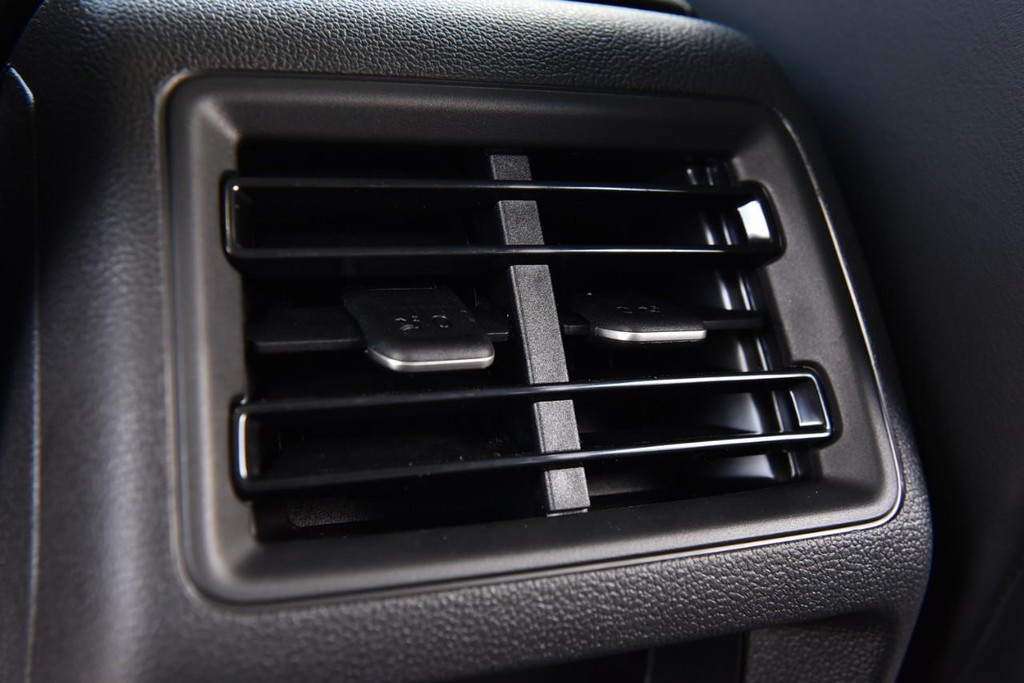 Volkswagen Tiguan Vehicle Full-screen Gallery Image 23