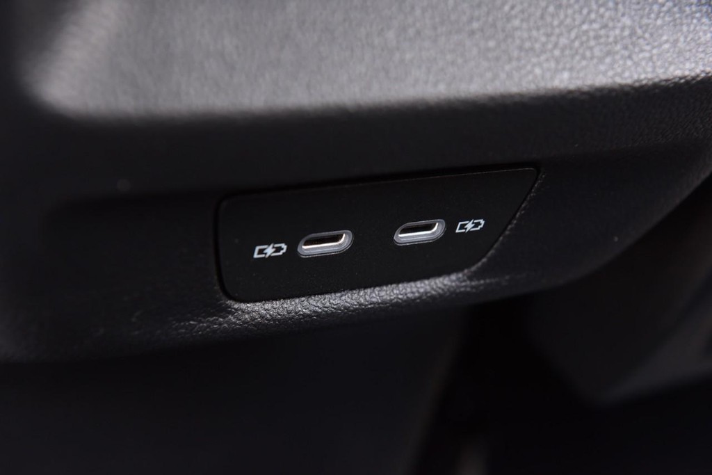 Volkswagen Tiguan Vehicle Full-screen Gallery Image 24