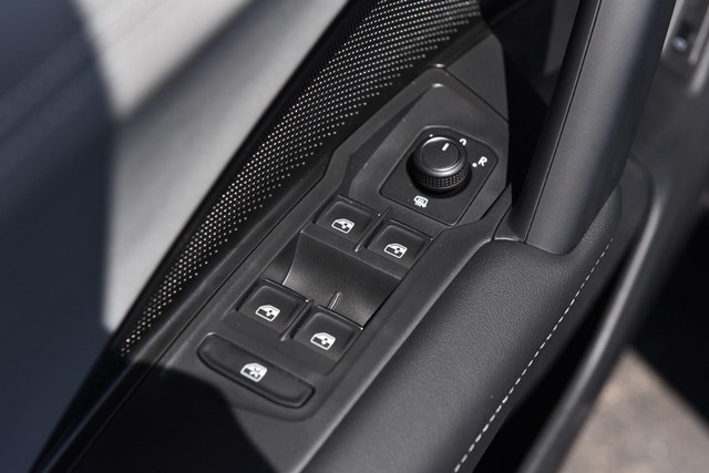 Volkswagen Tiguan Vehicle Image 08
