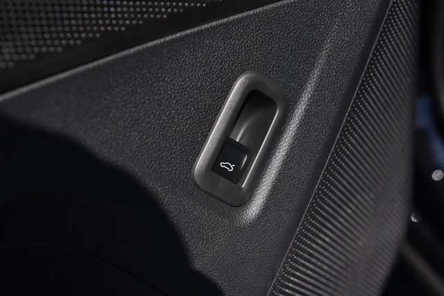 Volkswagen Tiguan Vehicle Image 09