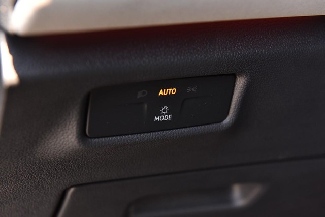 Volkswagen Tiguan Vehicle Image 11