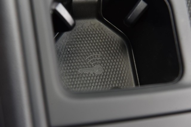 Volkswagen Tiguan Vehicle Image 16