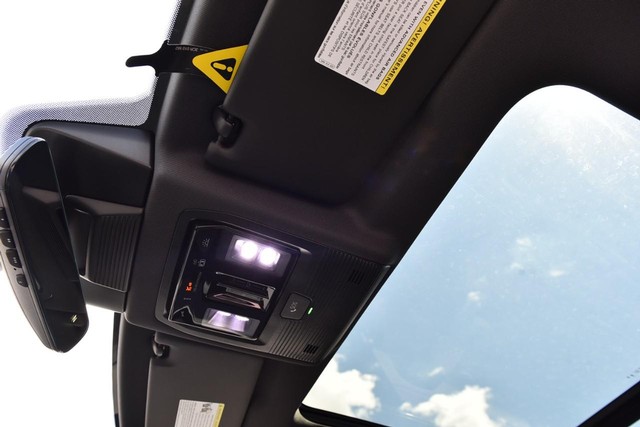 Volkswagen Tiguan Vehicle Image 21