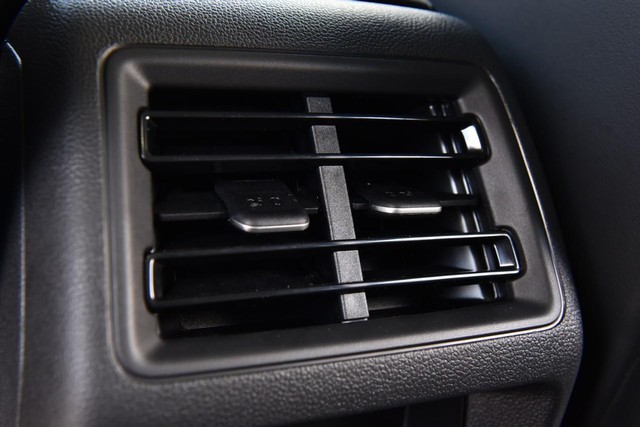 Volkswagen Tiguan Vehicle Image 23
