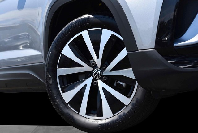 Volkswagen Taos Vehicle Image 03