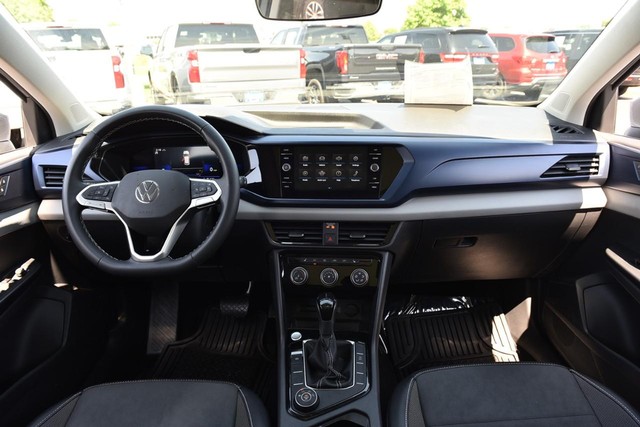 Volkswagen Taos Vehicle Image 07