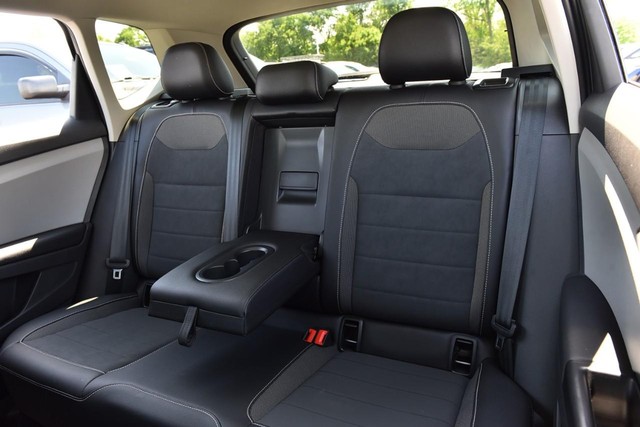 Volkswagen Taos Vehicle Image 23