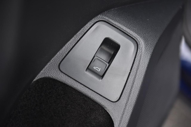 Volkswagen Tiguan Vehicle Image 09