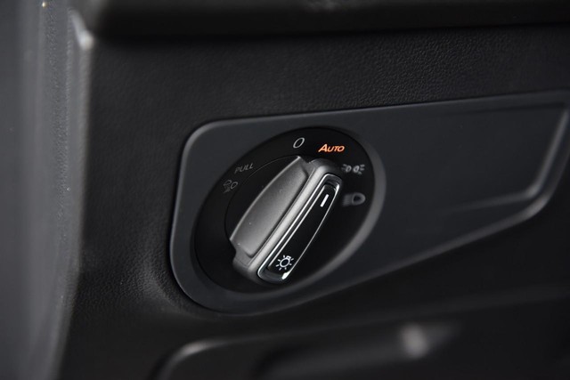 Volkswagen Tiguan Vehicle Image 11