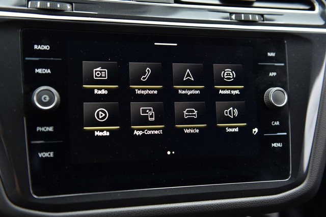 Volkswagen Tiguan Vehicle Image 14