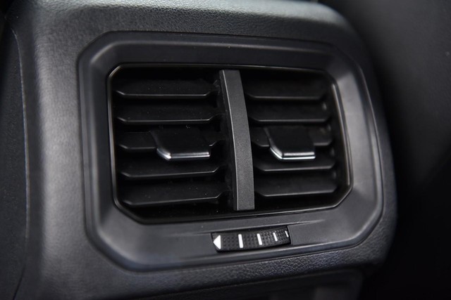 Volkswagen Tiguan Vehicle Image 25