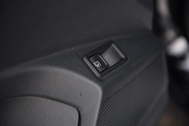 Volkswagen Taos Vehicle Image 09