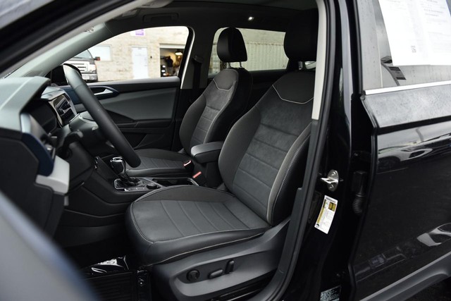 Volkswagen Taos Vehicle Image 19