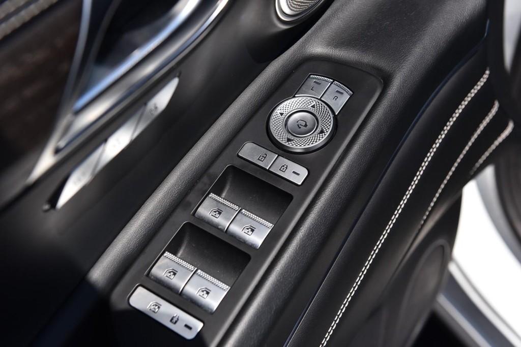 Genesis GV80 Vehicle Full-screen Gallery Image 08