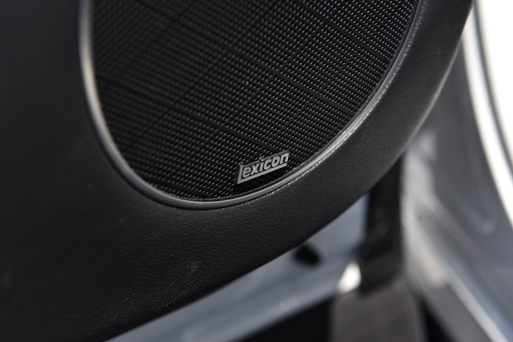 Genesis GV80 Vehicle Full-screen Gallery Image 09