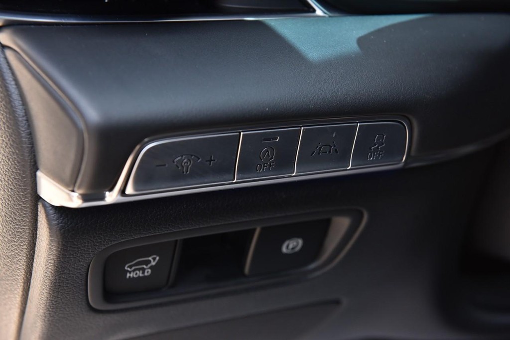 Genesis GV80 Vehicle Full-screen Gallery Image 13