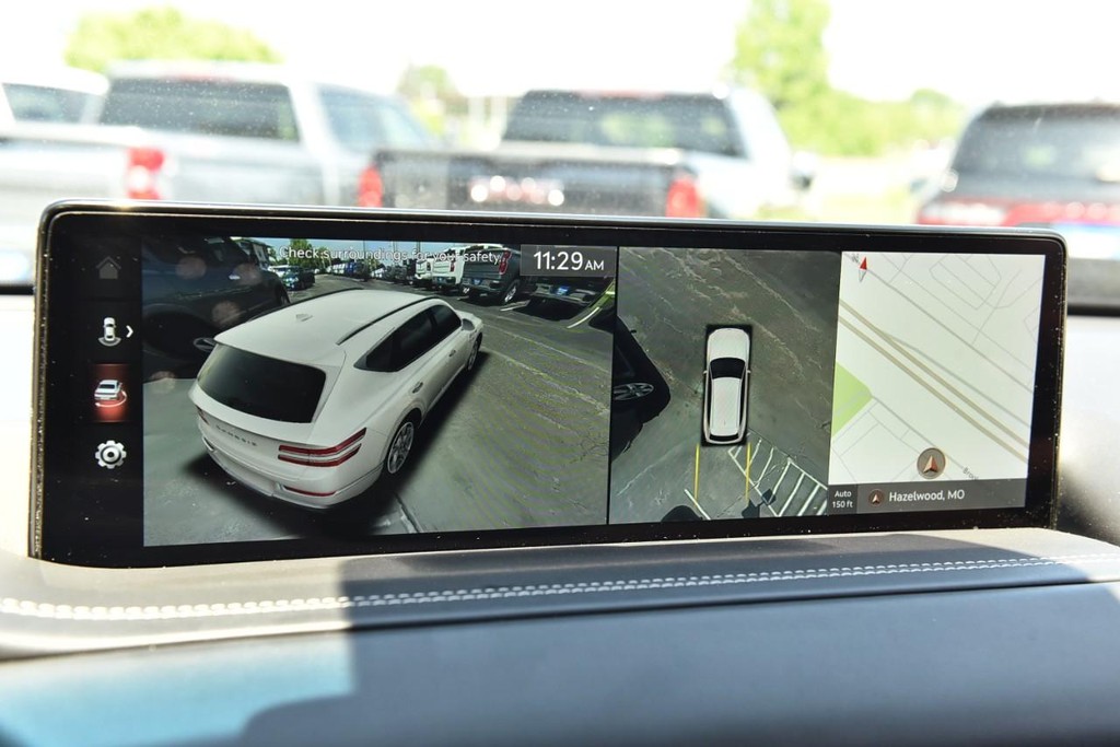 Genesis GV80 Vehicle Full-screen Gallery Image 16