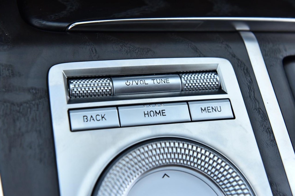 Genesis GV80 Vehicle Full-screen Gallery Image 20