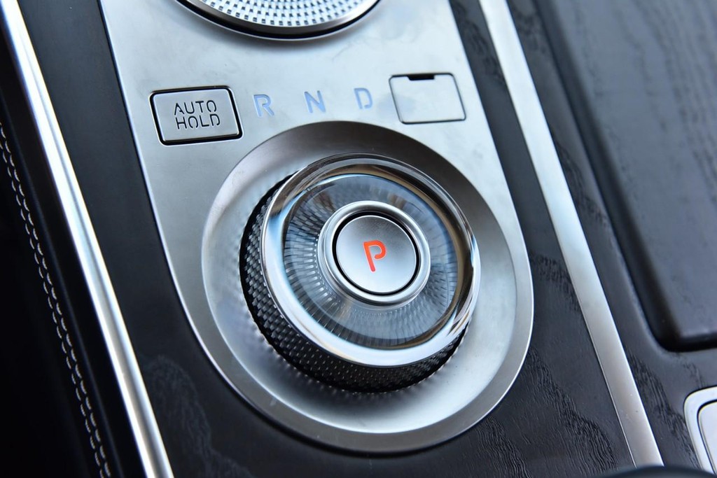 Genesis GV80 Vehicle Full-screen Gallery Image 21
