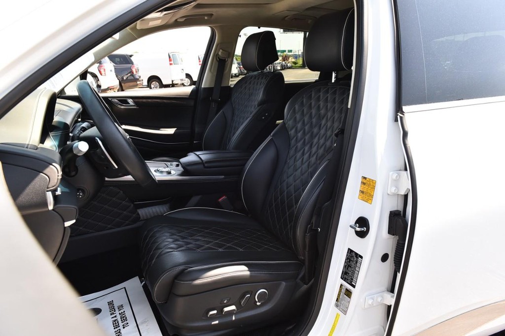 Genesis GV80 Vehicle Full-screen Gallery Image 25