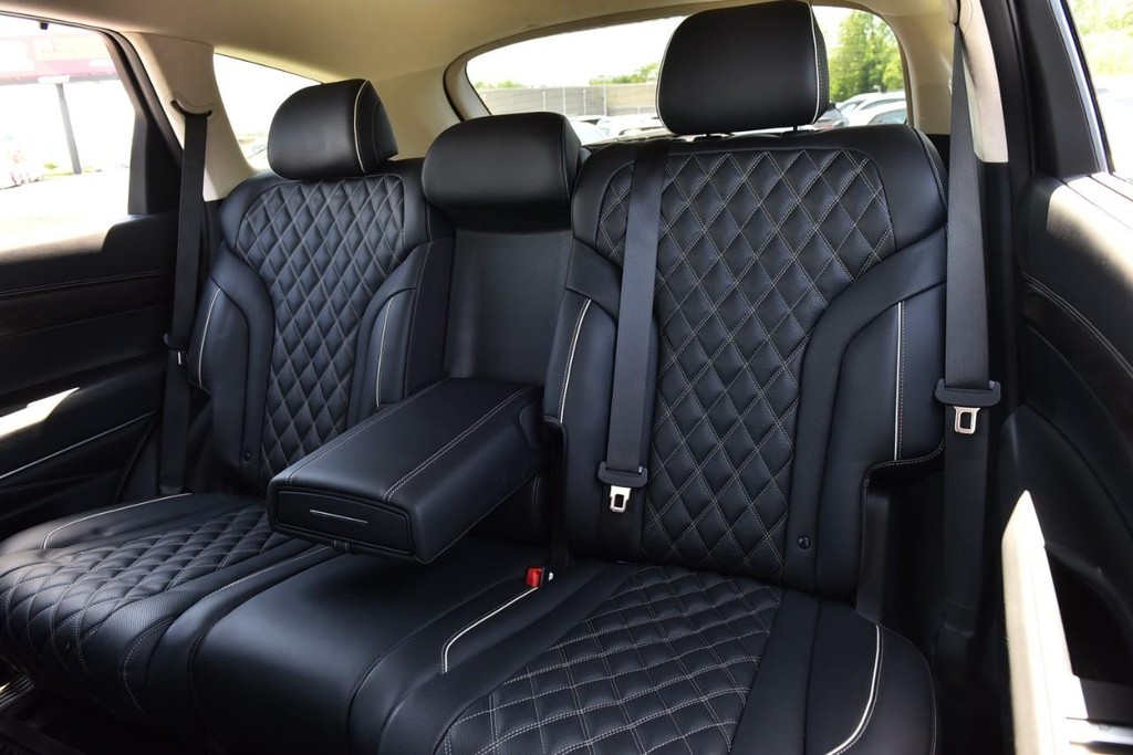 Genesis GV80 Vehicle Full-screen Gallery Image 28