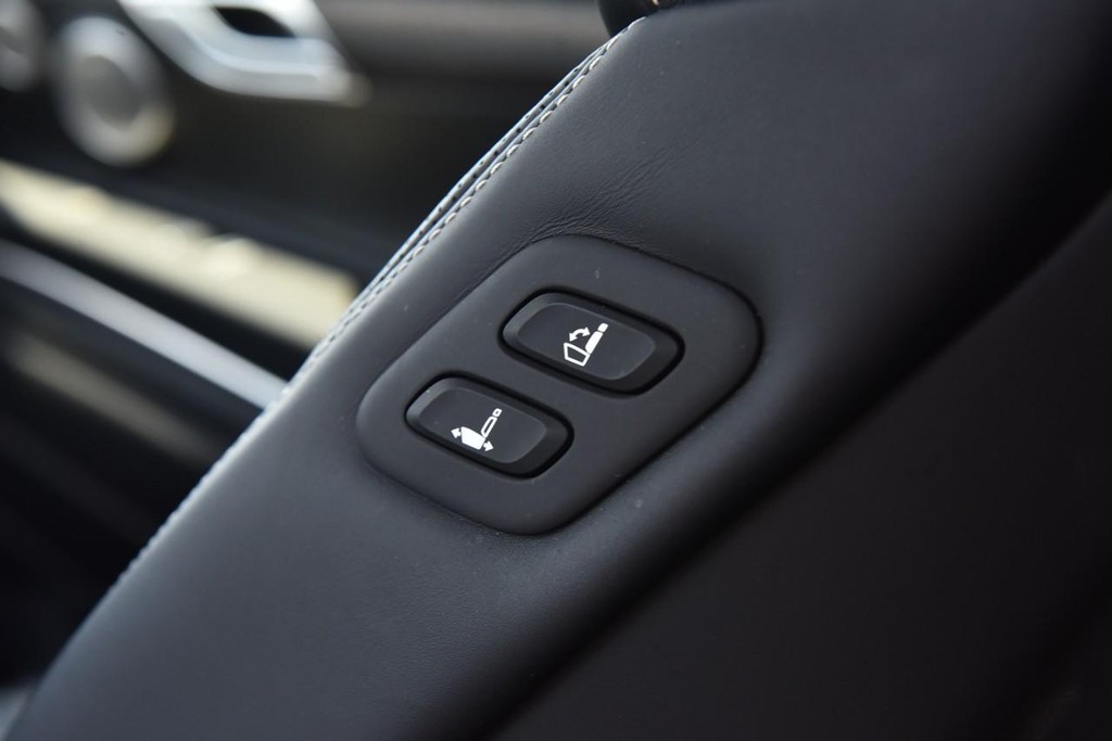 Genesis GV80 Vehicle Full-screen Gallery Image 29