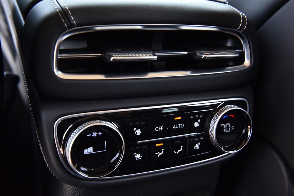 Genesis GV80 Vehicle Full-screen Gallery Image 30