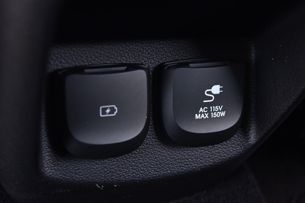 Genesis GV80 Vehicle Full-screen Gallery Image 31