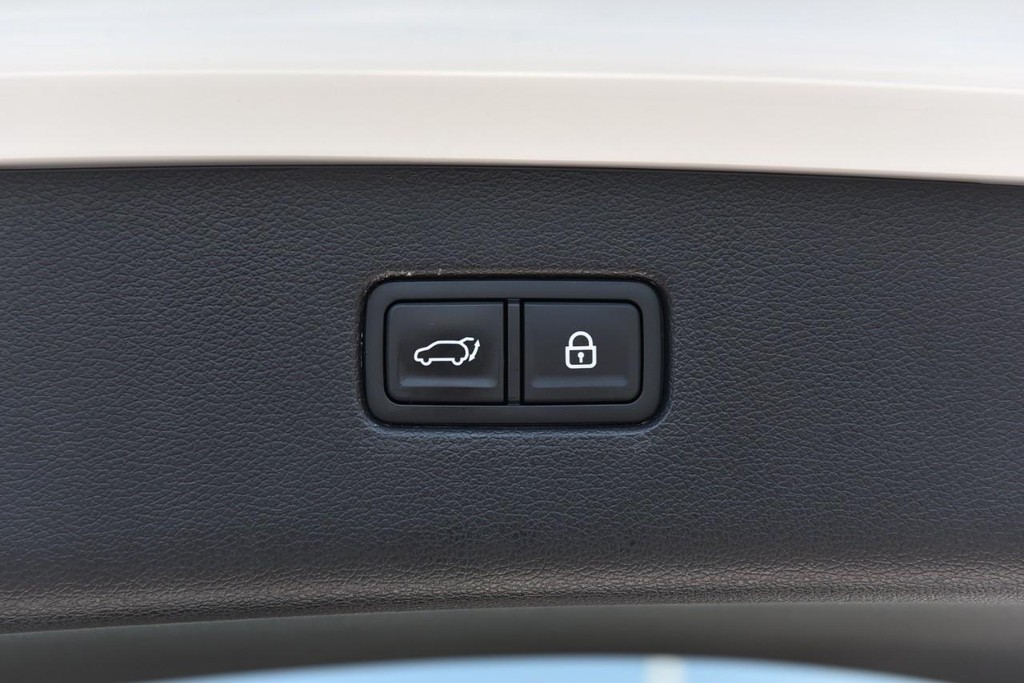 Genesis GV80 Vehicle Full-screen Gallery Image 34
