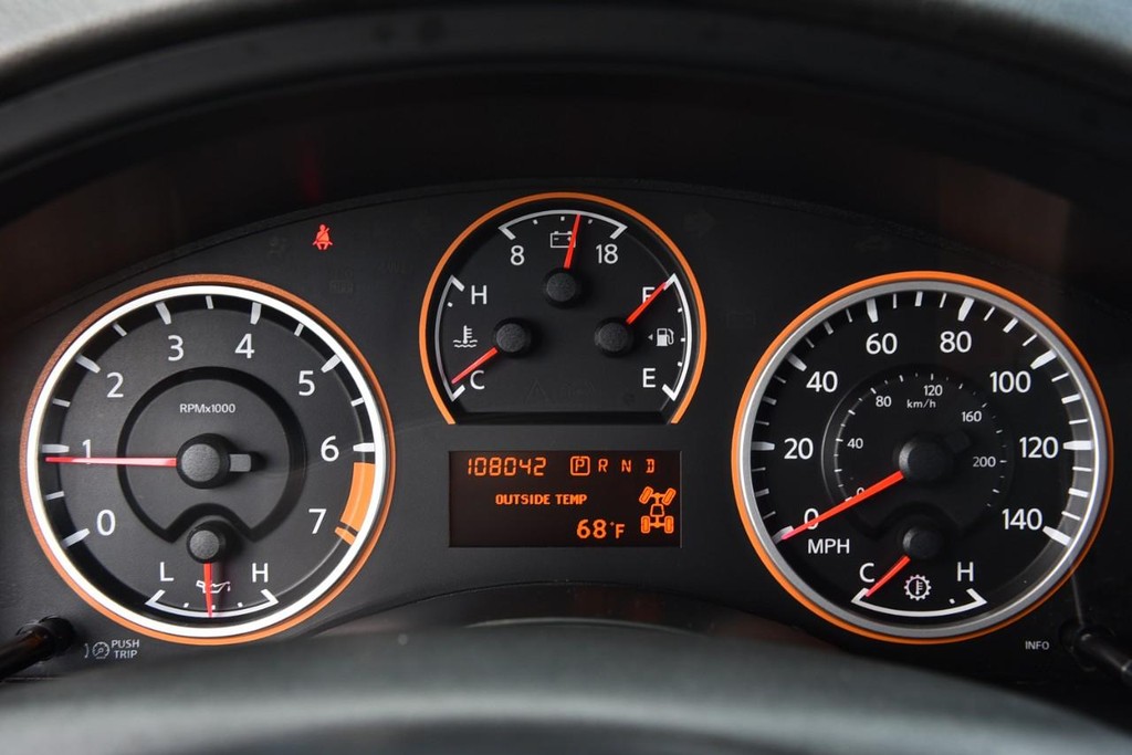 Nissan Armada Vehicle Full-screen Gallery Image 11