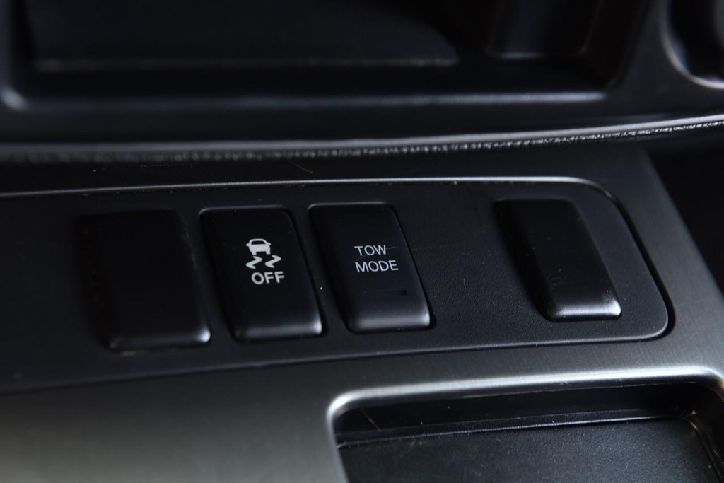 Nissan Armada Vehicle Full-screen Gallery Image 15