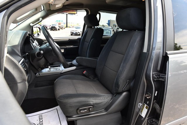Nissan Armada Vehicle Image 17