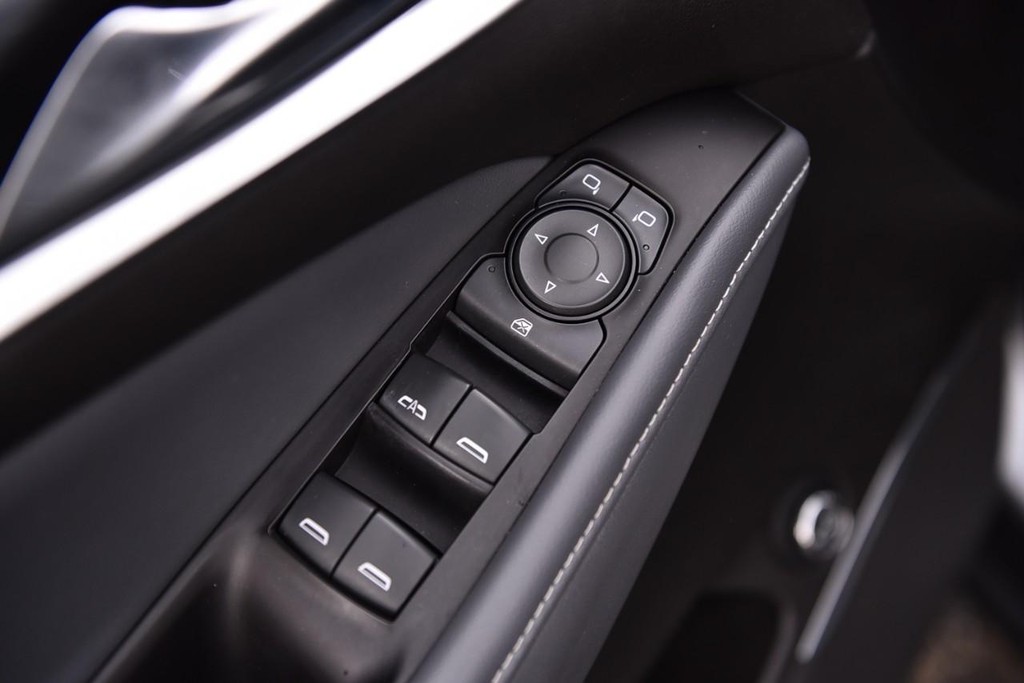 Buick Enclave Vehicle Full-screen Gallery Image 08