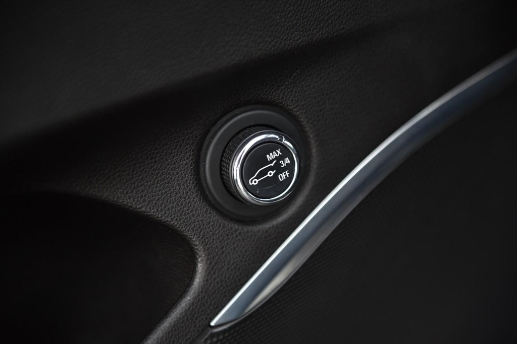 Buick Enclave Vehicle Full-screen Gallery Image 09