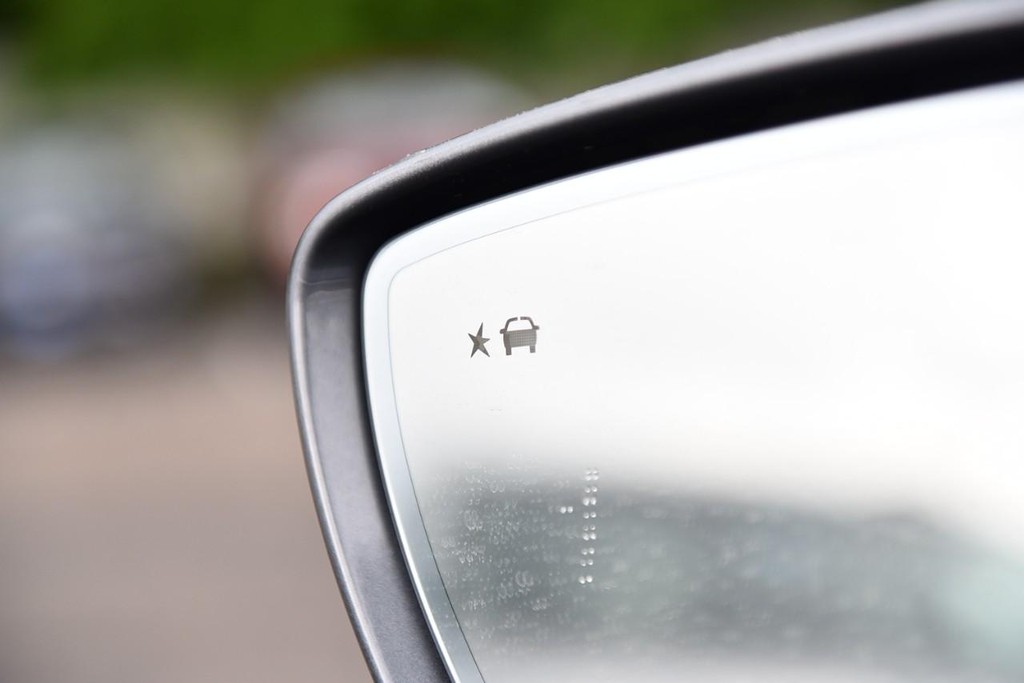 Buick Enclave Vehicle Full-screen Gallery Image 10