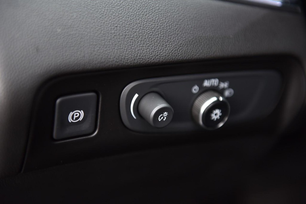 Buick Enclave Vehicle Full-screen Gallery Image 11
