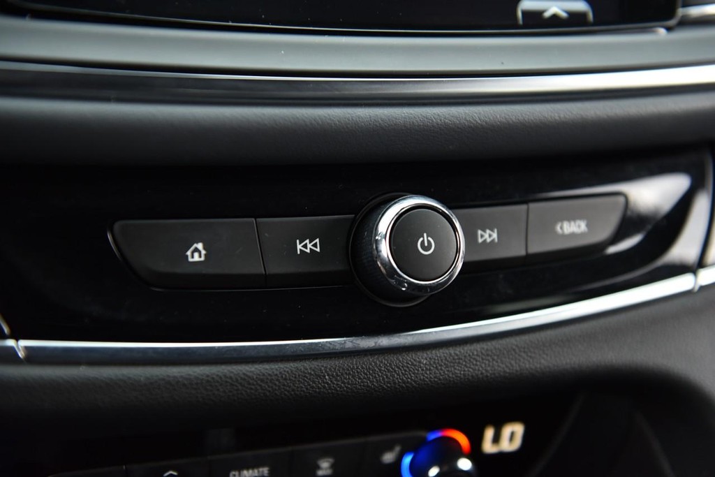 Buick Enclave Vehicle Full-screen Gallery Image 15