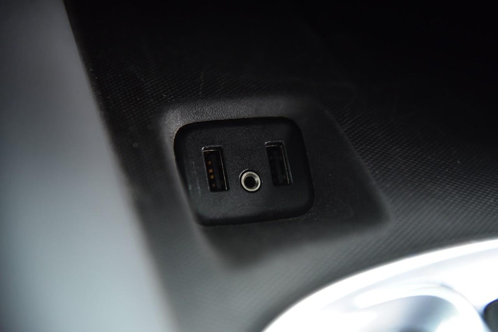 Buick Enclave Vehicle Full-screen Gallery Image 17